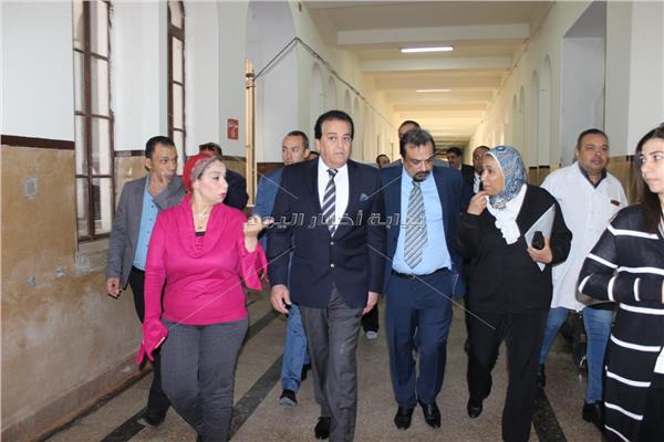 وزير التعليم العالي يتفقد القصر العيني وعيادات الطلاب بجامعة القاهرة