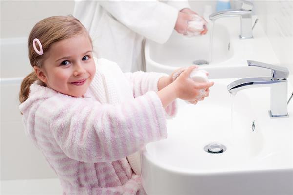 حيلة مبتكرة لتعليم الأطفال ضرورة غسل اليدين