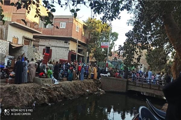  سوق قرية البدرمان لا يبالي بقرار مجلس الوزراء