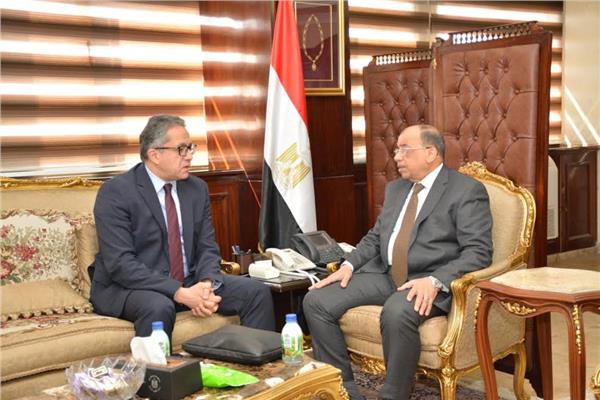 اللواء محمود شعراوى وزير التنمية المحلية مع د. خالد العنانى وزير السياحة والآثار 