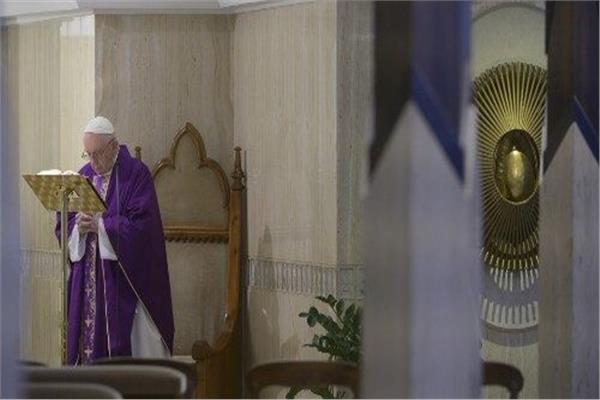 البابا فرنسيس: نصلي من أجل العائلات التي تحتاج لمساعدة