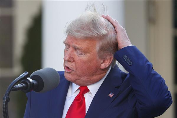 الرئيس الأمريكي دونالد ترامب يعيد تسريح شعره