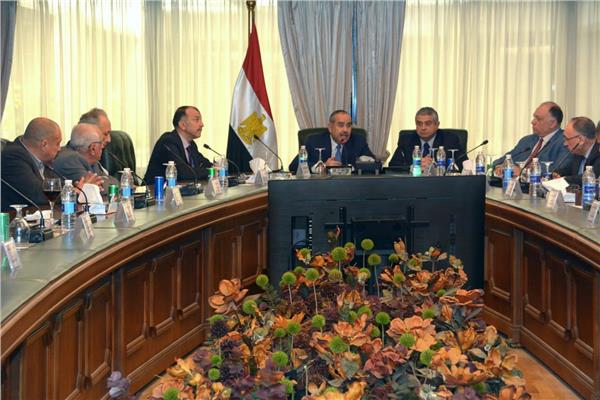 وزير الطيران المدني يبحث أوضاع شركات الطيران المصرية الخاصة في ظل أزمة كورونا 