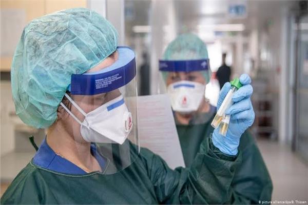 طبيبًا سعوديًا يوثّقون دور السعودية الإنساني في مستشفيات ألمانيا لمكافحة فيروس كورونا650‎