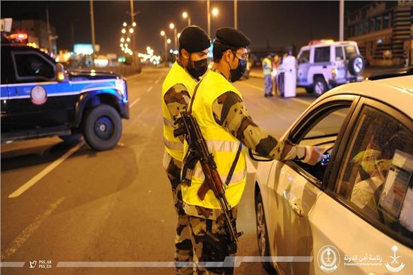 قوات الطوارئ الخاصة بالسعودية تشارك في تطبيق حظر التجول