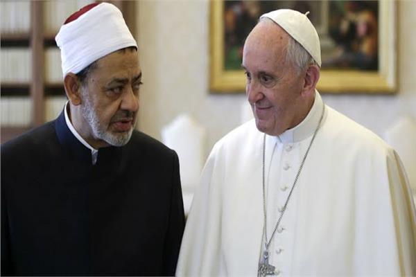 الإمام الطيب يتلقى اتصالًا هاتفيًّا مِن البابا فرنسيس للتهنئة بشهر رمضان المبارك