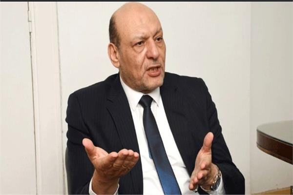 الدكتور حسين أبو العطا رئيس حزب "المصريين