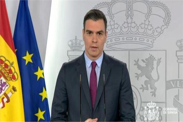رئيس الحكومة الإسبانية يعلن خطة لتخفيف الحجر والطوارئ