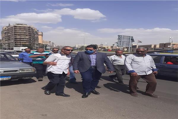 نائب محافظ القاهرة يتفقد أعمال تطوير شارع ابن سندر بالزيتون