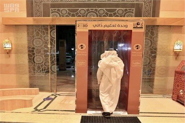 رئاسة المسجد النبوي تنشئ وحدةً للتعقيم على مدخل مبناها