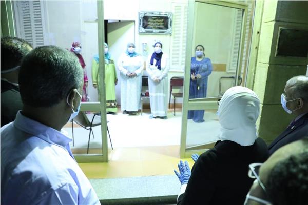 وزيرة الصحة تزور ممرضات مصابات بكورونا