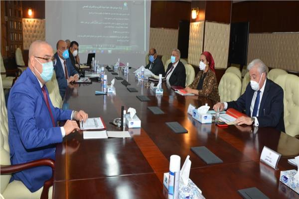 وزير الإسكان ومحافظ جنوب سيناء يتابعان مشروعات المياه والصرف والإسكان بالمحافظة