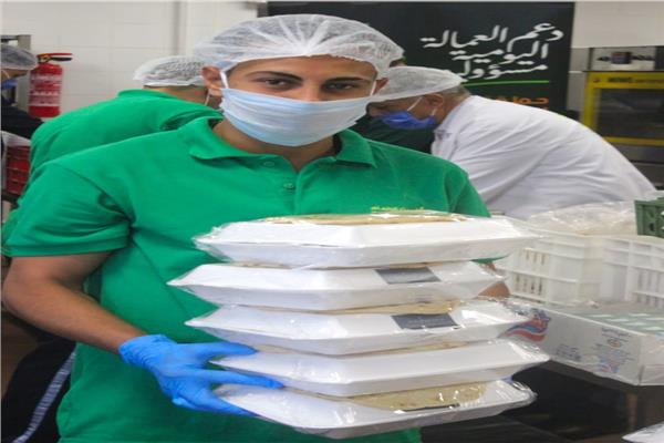 بنك الطعام المصري يشارك في توفير الوجبات الغذائية للعالقين بالعزل الصحي