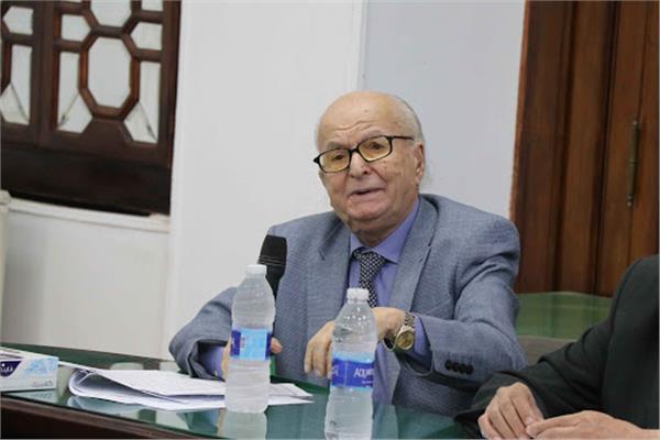 الدكتور حمدي السيد نقيب الأطباء السابق