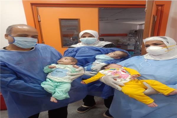 خروج ٣ أطفال من الحضانة لدار المعثور عليهم بعد التعافى  بمستشفى العجمى النموذجى