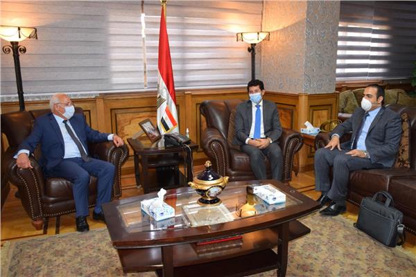 النائب محمود حسين في اجتماع سابق مع وزير الشباب والرياضة