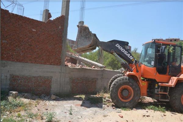 محافظ القليوبية يتابع الحملة المكبرة لإزالة المباني المخالفة بمدينة الخانكة