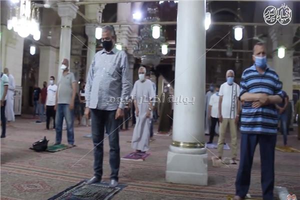 فيديو /أول صلاة جماعة من مسجد السيدة زينب