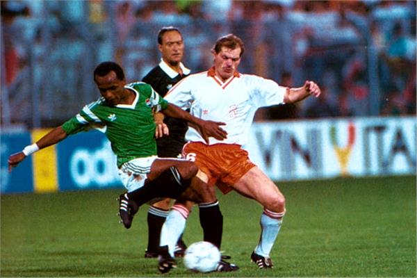إسماعيل يوسف أمام هولندا في كأس العالم 1990