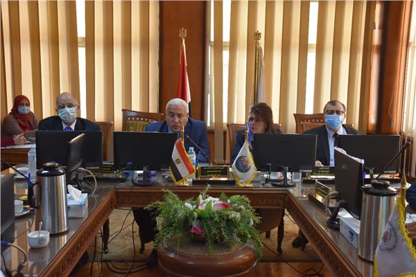 مجلس جامعة مدينة السادات يناقش قرارات الاعلى للجامعات