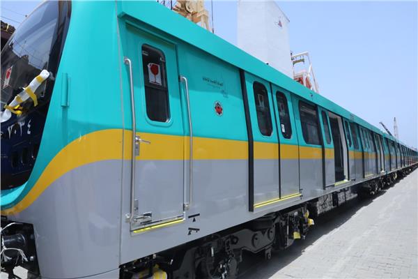 "المترو" يجري الاختبارات التجريبية للقطار المكيف الجديد القادم من كوريا