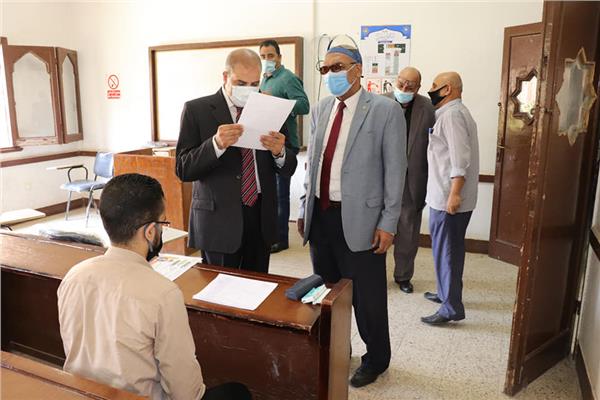 رئيس جامعة الأزهر يتفقد لجان الامتحانات ويشيد بالإجراءات اللازمة للحفاظ على سلامة الطلاب والطالبات