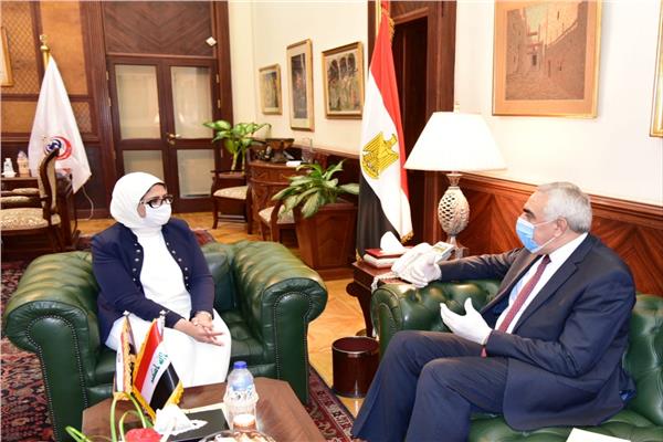 وزيرة الصحة والسكان د.هالة زايد و السفير العراقي لدى القاهرة أحمد نايف الدليمي