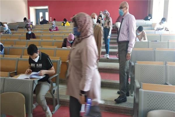 صورة من الامتحانات بجامعة بدر