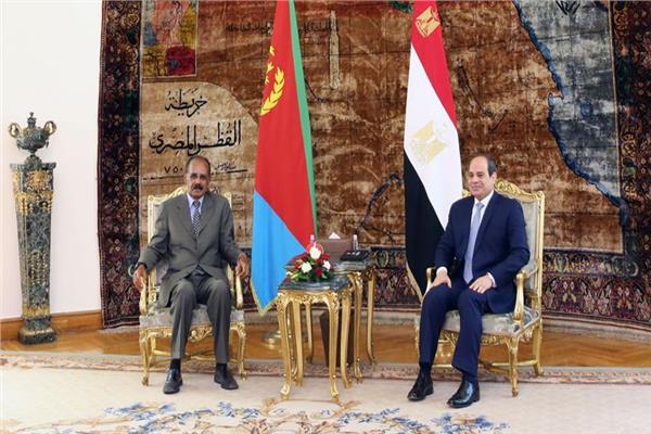 جانب من بقاء الرئيس السيسي مع نظبره الإريتري