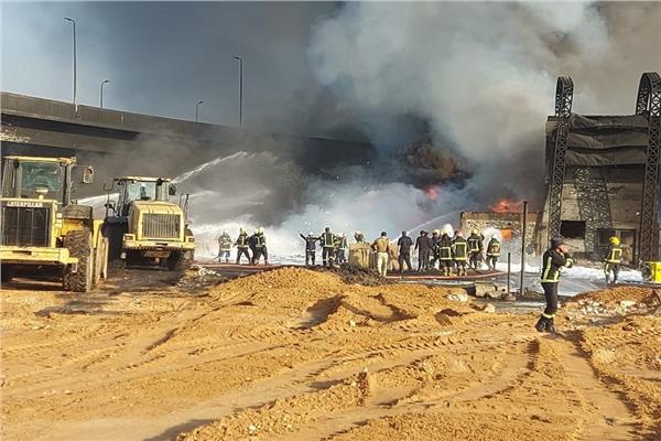 وزير البترول و محافظ القاهرة يشرفان على إطفاء انفجار خط البترول