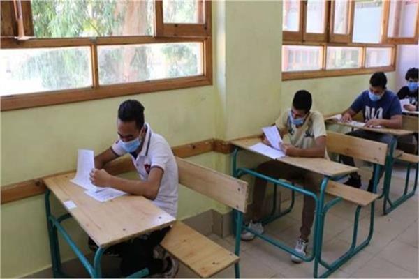 109 آلاف طالب وطالبة يؤدون امتحانات الدبلومات الفنية العملية