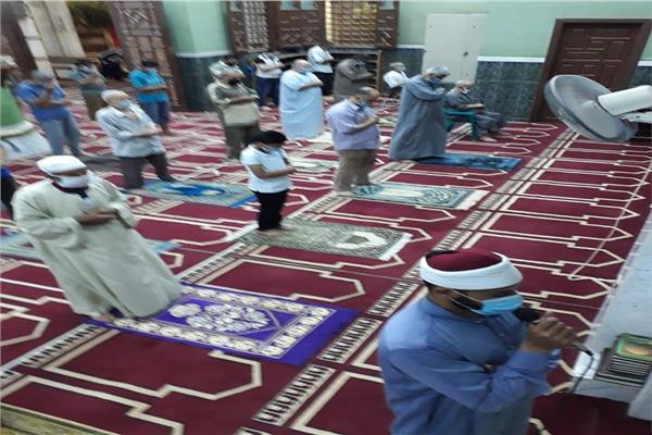 صلاة الجماعة بالمساجد