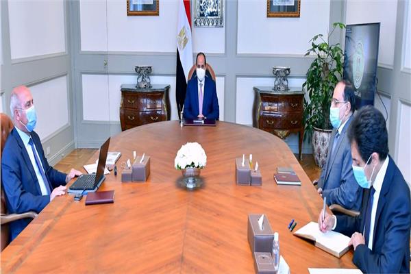 الرئيس عبد الفتاح السيسي خلال الاجتماع 