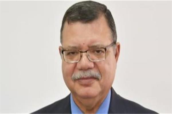 حمدي عبدالعزيز وكيل وزارة البترول
