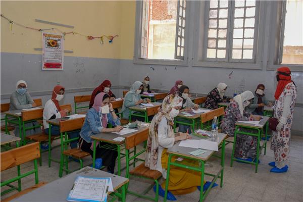 ٢٢ ألف طالب يؤدون امتحانات الدبلومات الفنية بالإسكندرية 