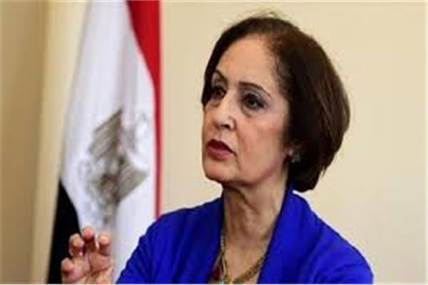 السفيرة نائلة جبر رئيس اللجنة الوطنية 