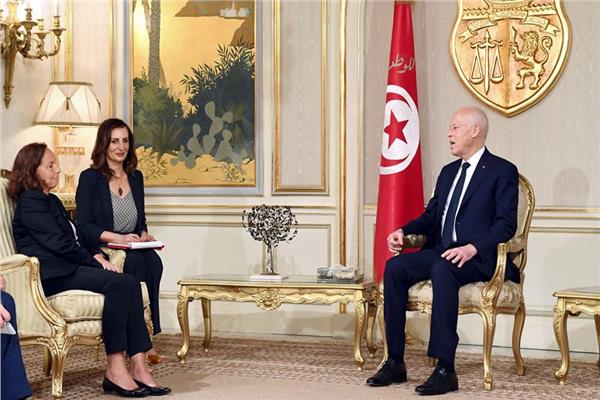 الرئيس التونسي يستقبل وزيرة الداخلية الإيطالية 