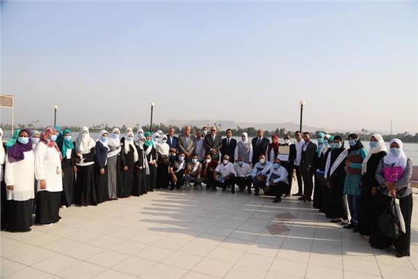 محافظ قنا يشهد حفل نقابة التمريض لتكريم 64 ممرضة
