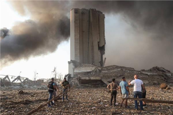 صدمة وذهول في بيروت بعد الانفجار وارتفاع عدد القتلى إلى 135