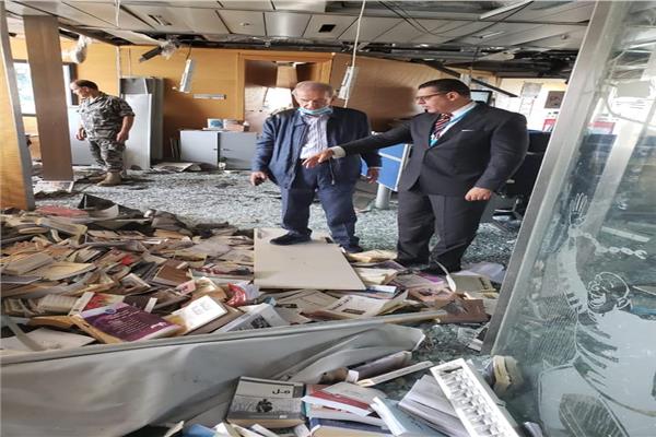 السفير المصري يزور مبنى جريدة النهار بعد تعرضه للتدمير في انفجار بيروت 