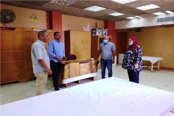 الدكتور أحمد شعبان نائب المحافظ بالمرور الميدانى على مقرات اللجان الانتخابية