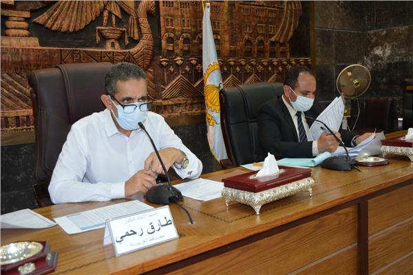خلال اجتماع الدكتور طارق رحمي محافظ الغربية  مع مديري مديريات الخدمات بالمحافظة