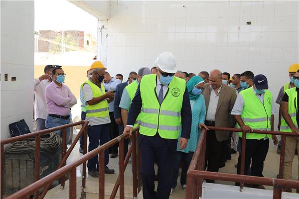 محافظ قنا يشهد بدء التشغيل التجريبي لمشروع الصرف الصحي بمدينة نقادة