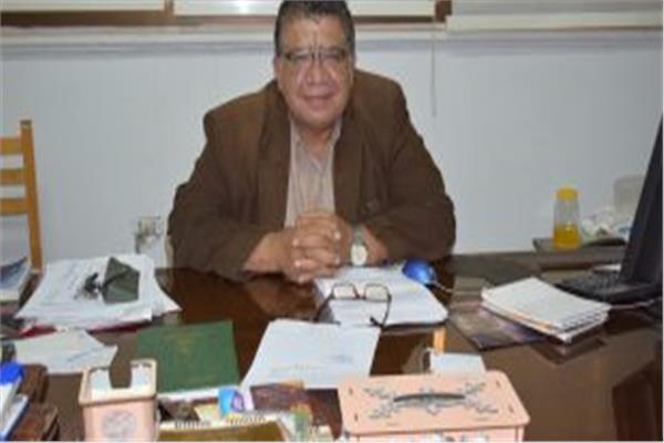  الدكتور عبدالعزيز الطويل وكيل معهد بحوث البساتين