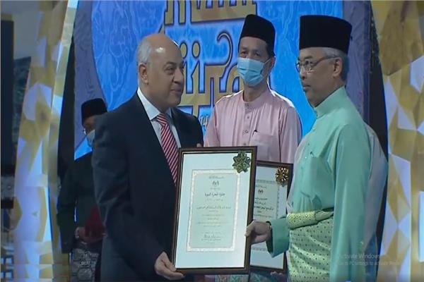 ماليزيا تتوج شيخ الأزهر بجائزة "الشخصية الإسلامية الأولى لعام 1442هـ/2020م"