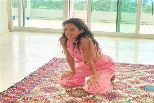 ميريام غندور خبيرة تعليم رياضة اليوجا