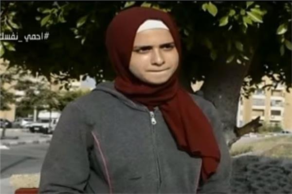 الطالبة هبة عبد الحميد الشهيرة ببائعة التين الشوكي