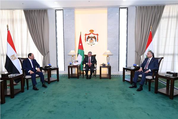 الرئيس السيسي والملك عبد الله ورئيس وزراء العراق