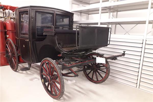 إحدى العربات الملكية في المتحف