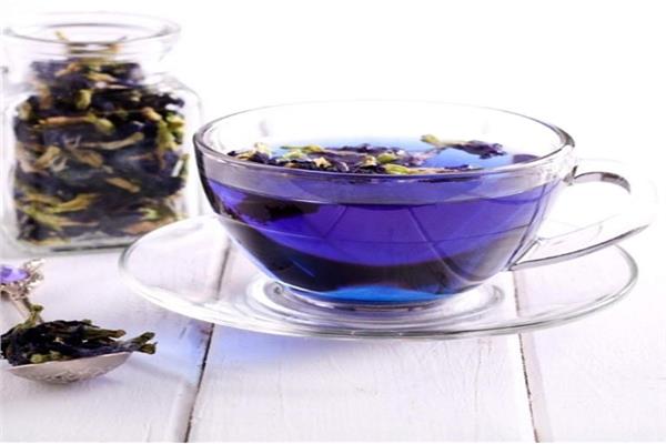 5 فوائد مذهلة في الشاي الأزرق يوضحها خبير التغذية العلاجية